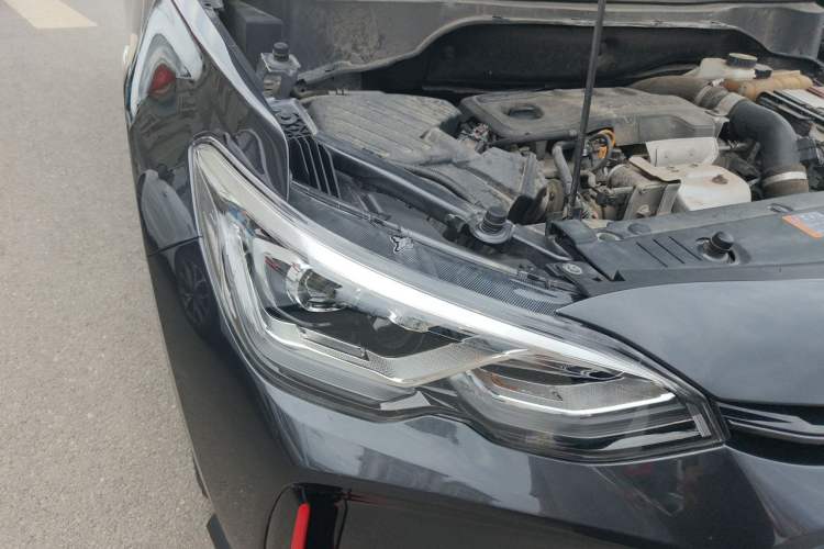 Used Chevrolet Orlando 2020 Light Hybrid Redline 530T Automatic Enjoyment Edition (5+2 Models) Right Front Headlight