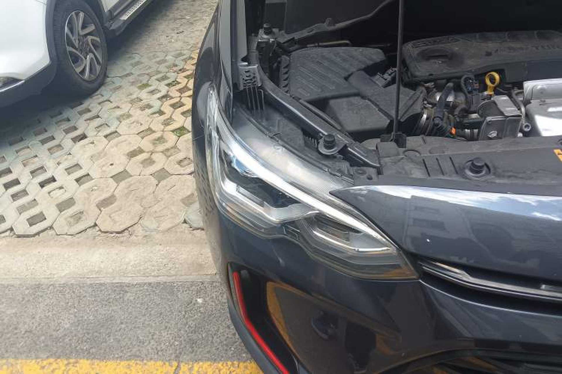 Used Chevrolet Orlando 2020 Light Hybrid Redline 530T Automatic Enjoyment Edition (5+2 Models) Right Front Headlight