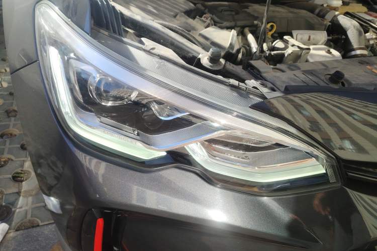 Used Chevrolet Orlando 2020 Light Hybrid Redline 530T Automatic Enjoyment Edition (5+2 Models) Right Front Headlight