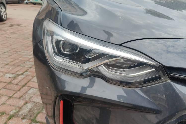 Used Chevrolet Orlando 2020 Light Hybrid Redline 530T Automatic Enjoyment Edition (5+2 Models) Right Front Headlight