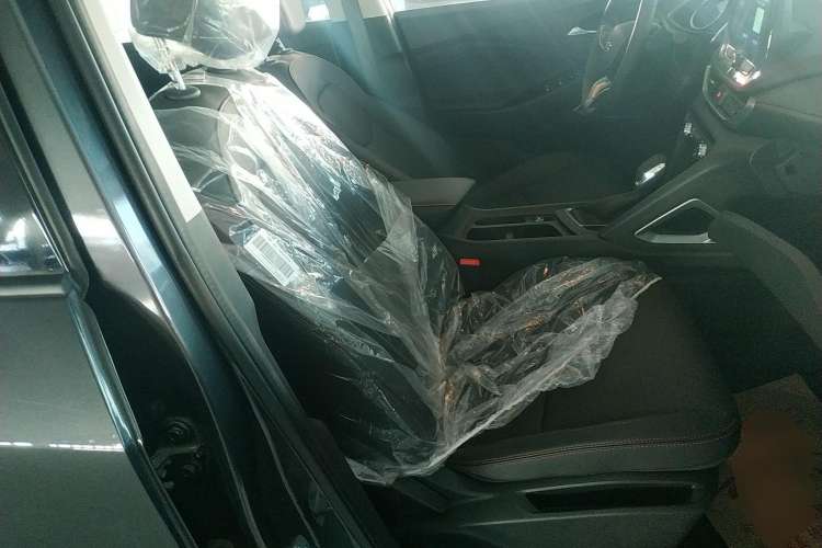 Used Chevrolet Orlando 2020 Light Hybrid Redline 530T Automatic Enjoyment Edition (5+2 Models) Right Front Seat
