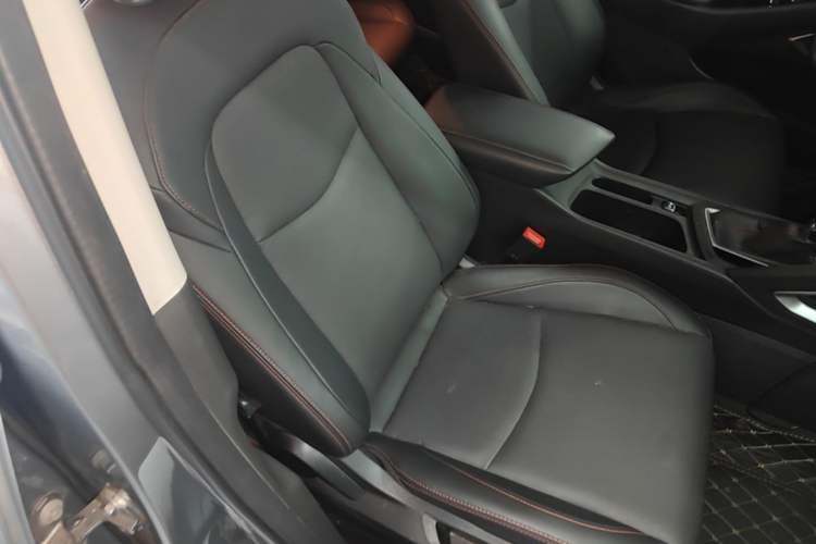 Used Chevrolet Orlando 2020 Light Hybrid Redline 530T Automatic Enjoyment Edition (5+2 Models) Right Front Seat