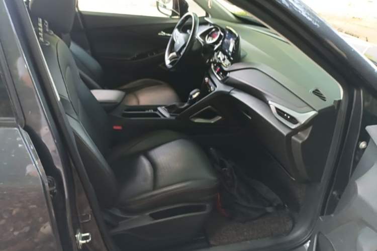 Used Chevrolet Orlando 2020 Light Hybrid Redline 530T Automatic Enjoyment Edition (5+2 Models) Right Front Seat