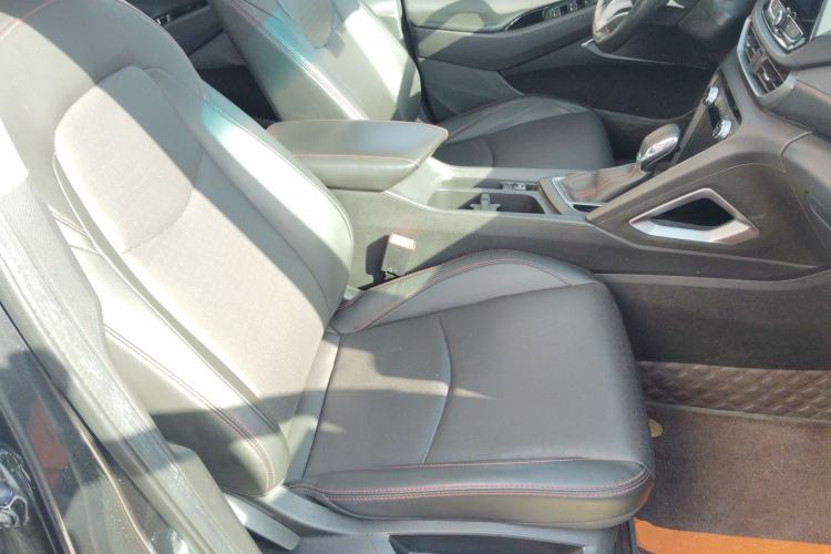 Used Chevrolet Orlando 2020 Light Hybrid Redline 530T Automatic Enjoyment Edition (5+2 Models) Right Front Seat