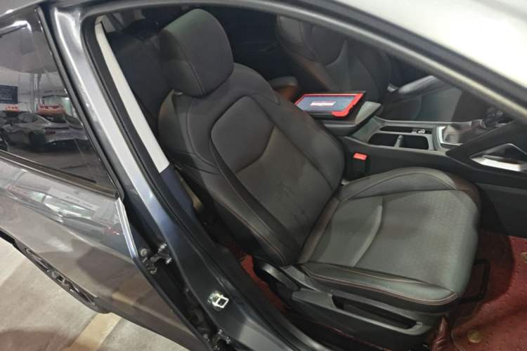 Used Chevrolet Orlando 2020 Light Hybrid Redline 530T Automatic Enjoyment Edition (5+2 Models) Right Front Seat