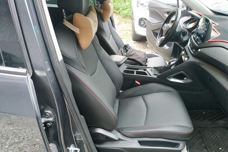 Used Chevrolet Orlando 2020 Light Hybrid Redline 530T Automatic Enjoyment Edition (5+2 Models) Right Front Seat