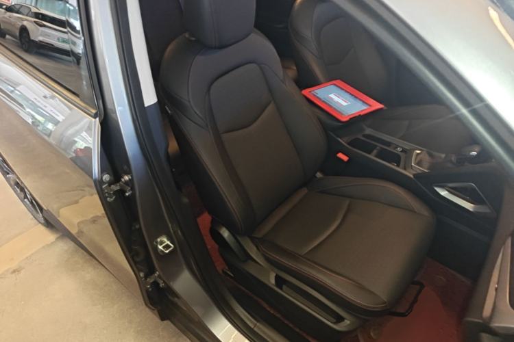 Used Chevrolet Orlando 2020 Light Hybrid Redline 530T Automatic Enjoyment Edition (5+2 Models) Right Front Seat