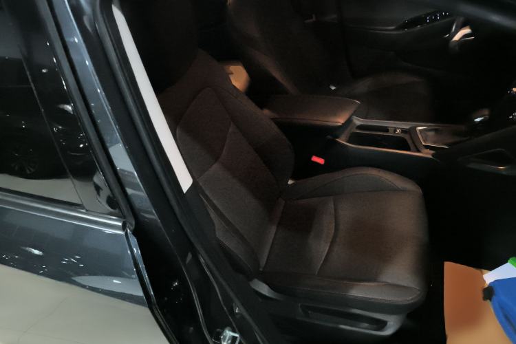 Used Chevrolet Orlando 2020 Light Hybrid Redline 530T Automatic Enjoyment Edition (5+2 Models) Right Front Seat