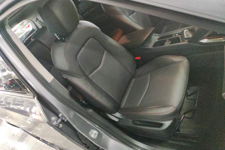 Used Chevrolet Orlando 2020 Light Hybrid Redline 530T Automatic Enjoyment Edition (5+2 Models) Right Front Seat