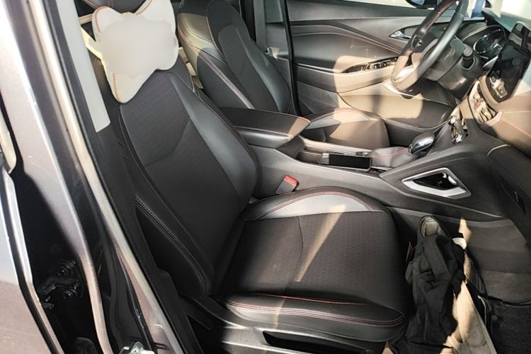 Used Chevrolet Orlando 2020 Light Hybrid Redline 530T Automatic Enjoyment Edition (5+2 Models) Right Front Seat