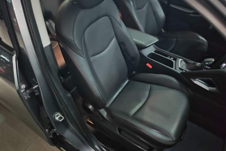 Used Chevrolet Orlando 2020 Light Hybrid Redline 530T Automatic Enjoyment Edition (5+2 Models) Right Front Seat