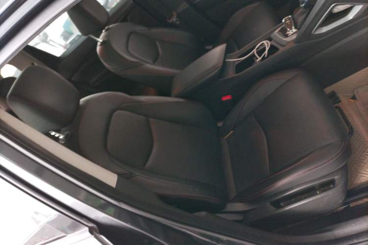 Used Chevrolet Orlando 2020 Light Hybrid Redline 530T Automatic Enjoyment Edition (5+2 Models) Right Front Seat