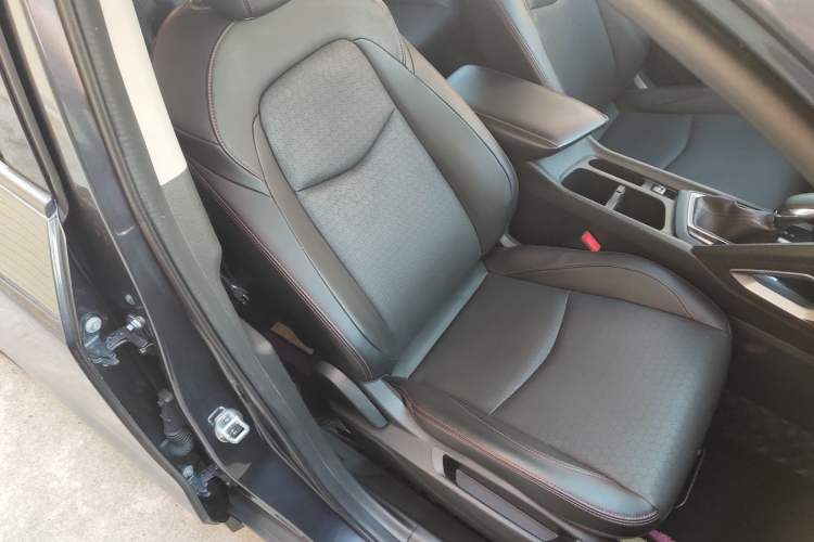 Used Chevrolet Orlando 2020 Light Hybrid Redline 530T Automatic Enjoyment Edition (5+2 Models) Right Front Seat