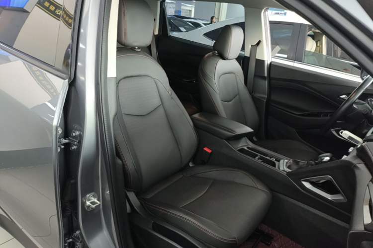 Used Chevrolet Orlando 2020 Light Hybrid Redline 530T Automatic Enjoyment Edition (5+2 Models) Right Front Seat