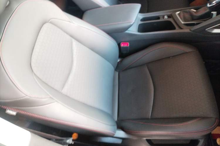 Used Chevrolet Orlando 2020 Light Hybrid Redline 530T Automatic Enjoyment Edition (5+2 Models) Right Front Seat