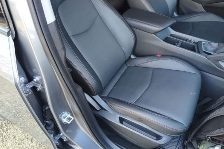 Used Chevrolet Orlando 2020 Light Hybrid Redline 530T Automatic Enjoyment Edition (5+2 Models) Right Front Seat