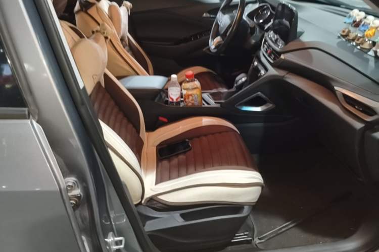 Used Chevrolet Orlando 2020 Light Hybrid Redline 530T Automatic Enjoyment Edition (5+2 Models) Right Front Seat