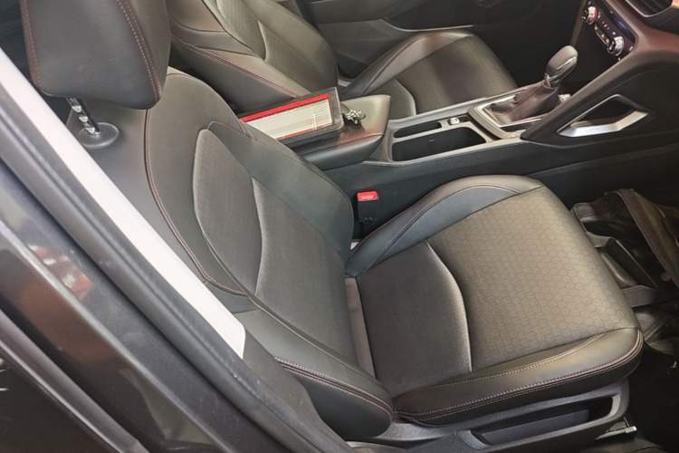 Used Chevrolet Orlando 2020 Light Hybrid Redline 530T Automatic Enjoyment Edition (5+2 Models) Right Front Seat
