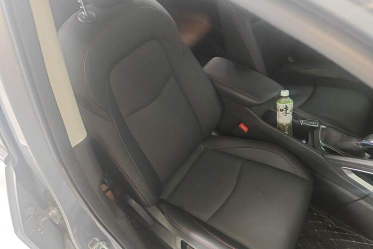 Used Chevrolet Orlando 2020 Light Hybrid Redline 530T Automatic Enjoyment Edition (5+2 Models) Right Front Seat