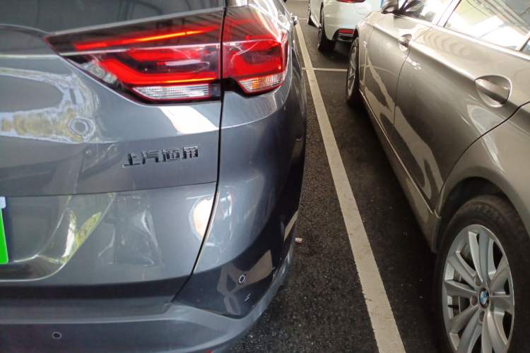 Used Chevrolet Orlando 2020 Light Hybrid Redline 530T Automatic Enjoyment Edition (5+2 Models) Right Rear Taillight