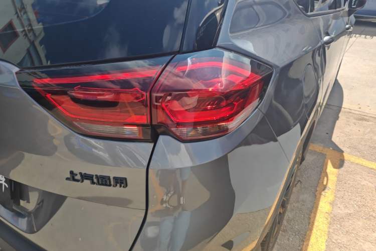 Used Chevrolet Orlando 2020 Light Hybrid Redline 530T Automatic Enjoyment Edition (5+2 Models) Right Rear Taillight