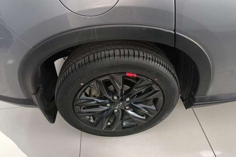 Used Chevrolet Orlando 2020 Light Hybrid Redline 530T Automatic Enjoyment Edition (5+2 Models) Right Rear Wheel Hub