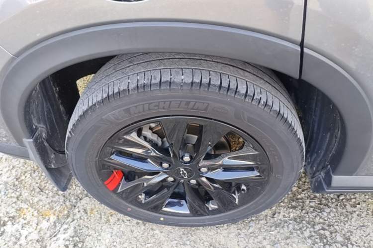 Used Chevrolet Orlando 2020 Light Hybrid Redline 530T Automatic Enjoyment Edition (5+2 Models) Right Rear Wheel Hub