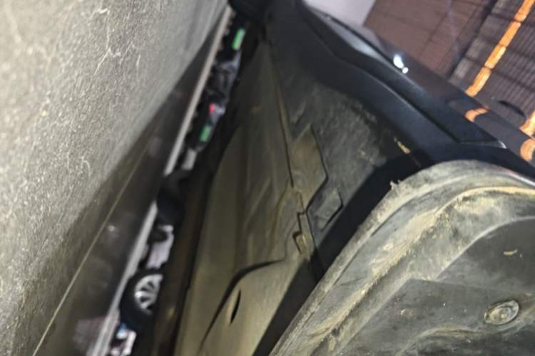 Used Chevrolet Orlando 2020 Light Hybrid Redline 530T Automatic Enjoyment Edition (5+2 Models) Right Side Sill