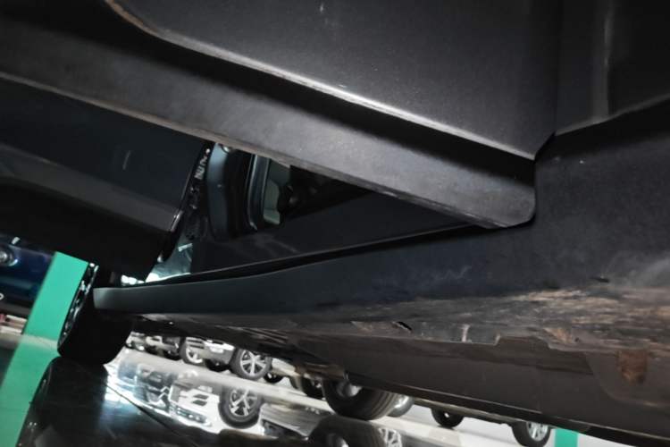 Used Chevrolet Orlando 2020 Light Hybrid Redline 530T Automatic Enjoyment Edition (5+2 Models) Right Side Sill