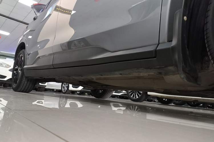 Used Chevrolet Orlando 2020 Light Hybrid Redline 530T Automatic Enjoyment Edition (5+2 Models) Right Side Sill