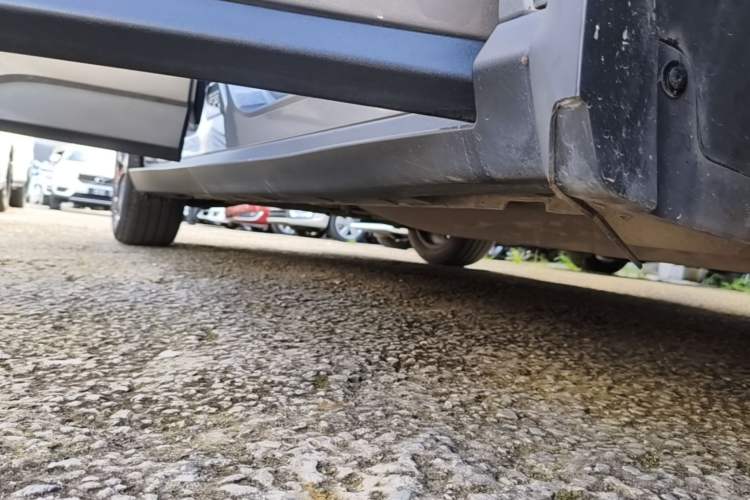 Used Chevrolet Orlando 2020 Light Hybrid Redline 530T Automatic Enjoyment Edition (5+2 Models) Right Side Sill