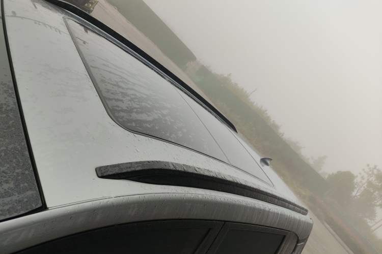 Used Chevrolet Orlando 2020 Light Hybrid Redline 530T Automatic Enjoyment Edition (5+2 Models) Roof