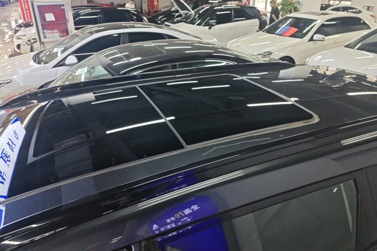 Used Chevrolet Orlando 2020 Light Hybrid Redline 530T Automatic Enjoyment Edition (5+2 Models) Roof