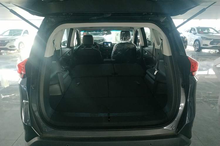 Used Chevrolet Orlando 2020 Light Hybrid Redline 530T Automatic Enjoyment Edition (5+2 Models) Trunk