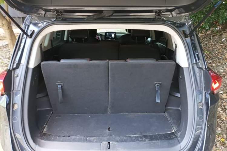 Used Chevrolet Orlando 2020 Light Hybrid Redline 530T Automatic Enjoyment Edition (5+2 Models) Trunk
