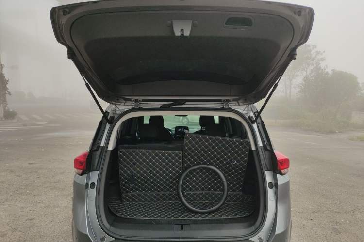 Used Chevrolet Orlando 2020 Light Hybrid Redline 530T Automatic Enjoyment Edition (5+2 Models) Trunk