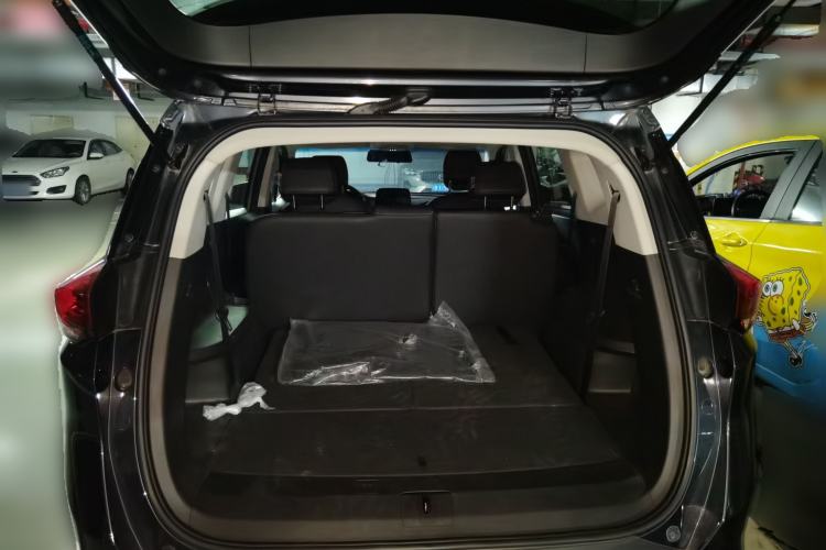 Used Chevrolet Orlando 2020 Light Hybrid Redline 530T Automatic Enjoyment Edition (5+2 Models) Trunk