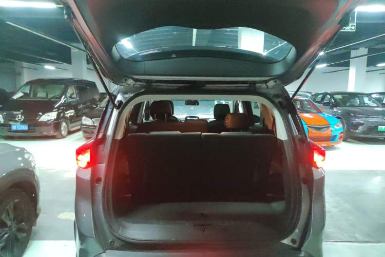Used Chevrolet Orlando 2020 Light Hybrid Redline 530T Automatic Enjoyment Edition (5+2 Models) Trunk