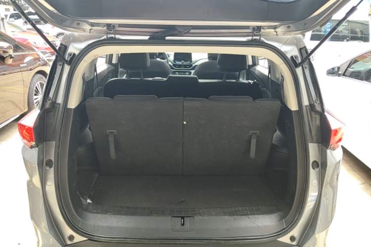Used Chevrolet Orlando 2020 Light Hybrid Redline 530T Automatic Enjoyment Edition (5+2 Models) Trunk