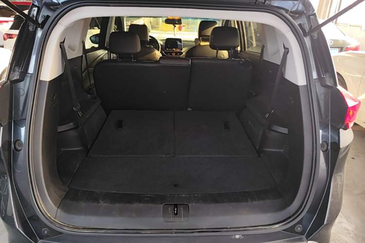Used Chevrolet Orlando 2020 Light Hybrid Redline 530T Automatic Enjoyment Edition (5+2 Models) Trunk