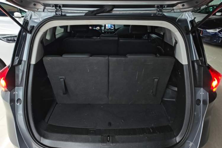 Used Chevrolet Orlando 2020 Light Hybrid Redline 530T Automatic Enjoyment Edition (5+2 Models) Trunk