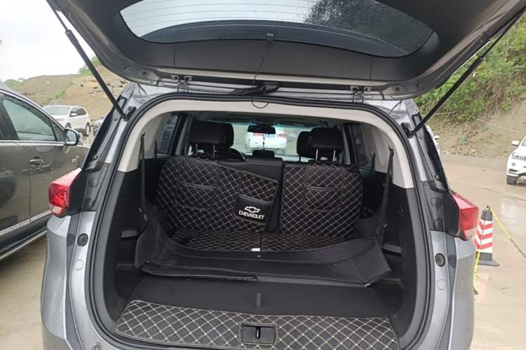 Used Chevrolet Orlando 2020 Light Hybrid Redline 530T Automatic Enjoyment Edition (5+2 Models) Trunk