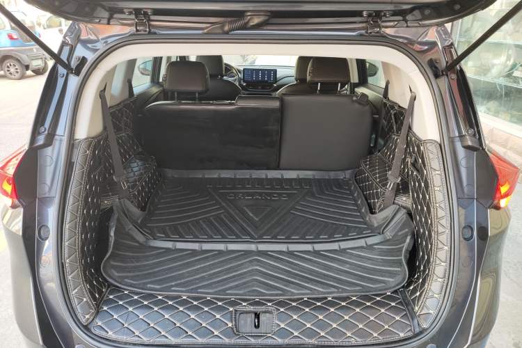 Used Chevrolet Orlando 2020 Light Hybrid Redline 530T Automatic Enjoyment Edition (5+2 Models) Trunk