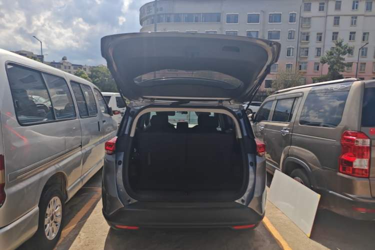 Used Chevrolet Orlando 2020 Light Hybrid Redline 530T Automatic Enjoyment Edition (5+2 Models) Trunk