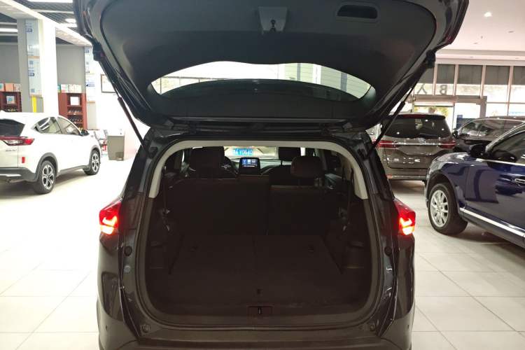 Used Chevrolet Orlando 2020 Light Hybrid Redline 530T Automatic Enjoyment Edition (5+2 Models) Trunk