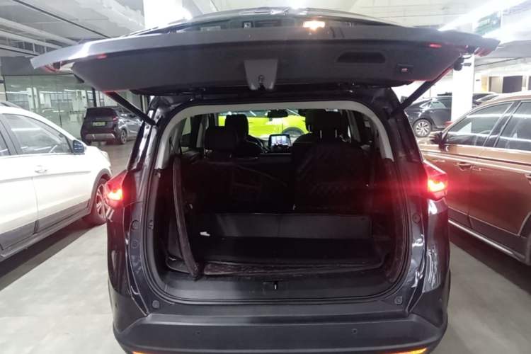 Used Chevrolet Orlando 2020 Light Hybrid Redline 530T Automatic Enjoyment Edition (5+2 Models) Trunk