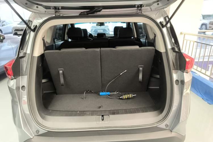 Used Chevrolet Orlando 2020 Light Hybrid Redline 530T Automatic Enjoyment Edition (5+2 Models) Trunk