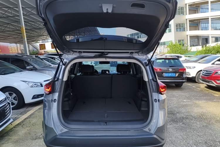 Used Chevrolet Orlando 2020 Light Hybrid Redline 530T Automatic Enjoyment Edition (5+2 Models) Trunk