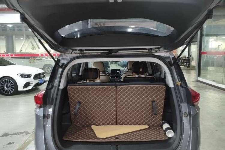 Used Chevrolet Orlando 2020 Light Hybrid Redline 530T Automatic Enjoyment Edition (5+2 Models) Trunk