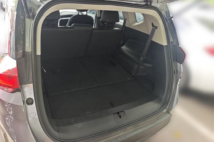 Used Chevrolet Orlando 2020 Light Hybrid Redline 530T Automatic Enjoyment Edition (5+2 Models) Trunk